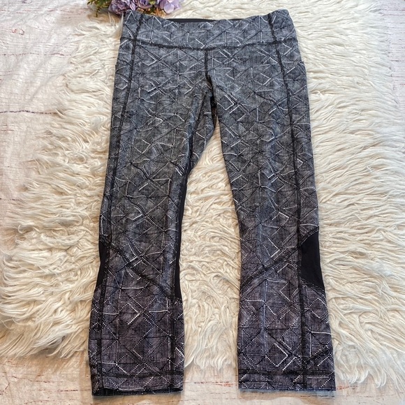 Lululemon Pace Rival Crop in Formation Alpine White Black sz 6 - Picture 1 of 13